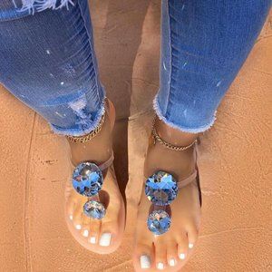 Thong sandals